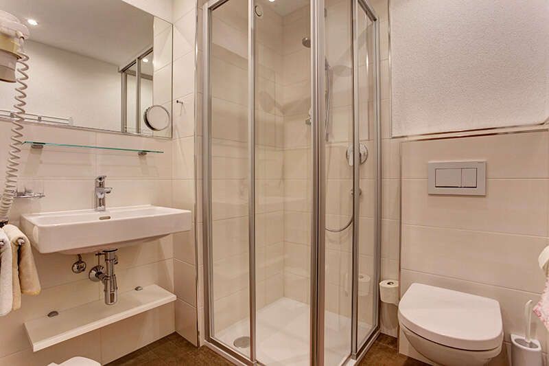 Badezimmer in der Pension Roman