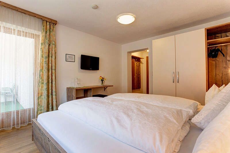 Double room with balcony in Pension Roman in Pettneu am Arlberg