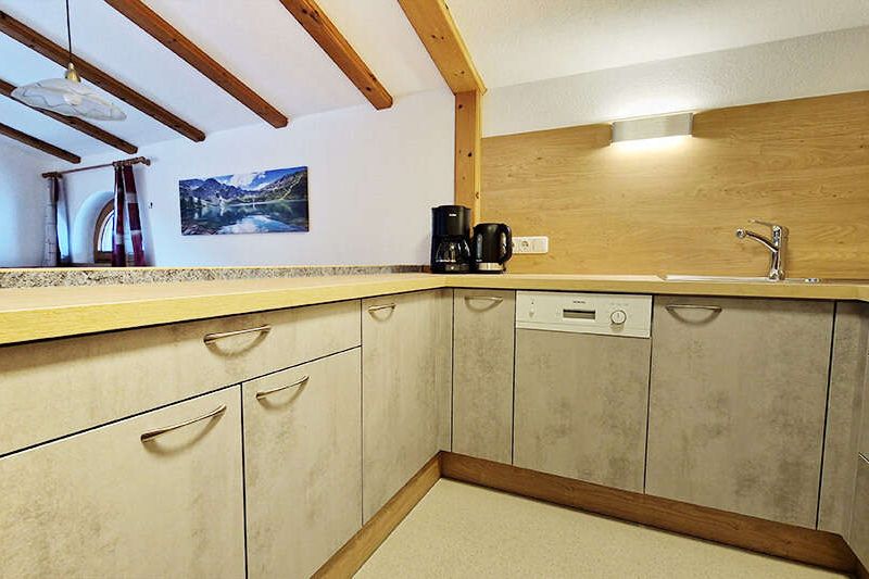 Küche in der Ferienwohnung Riffler in der Pension Roman in Tirol