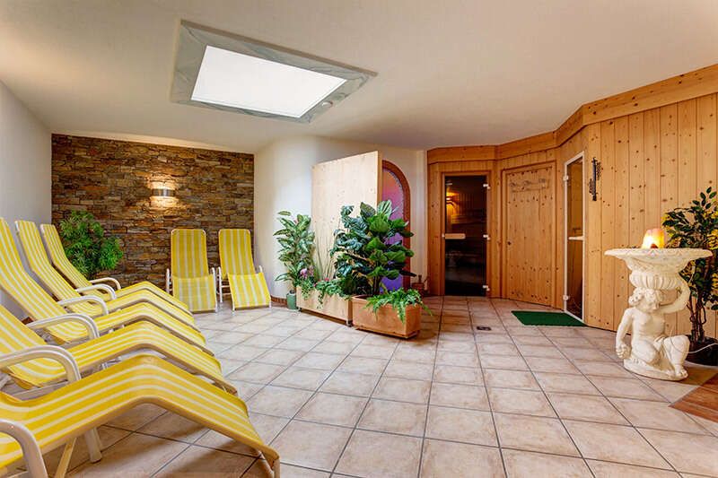 Wellness area with loungers in the Pension Roman am Arlberg
