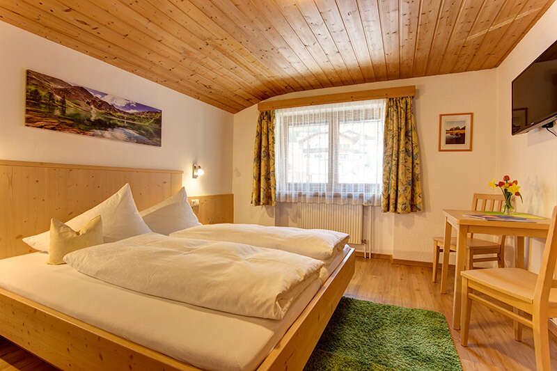   Double room in the Riffler holiday apartment in Pension Roman in Tyrol