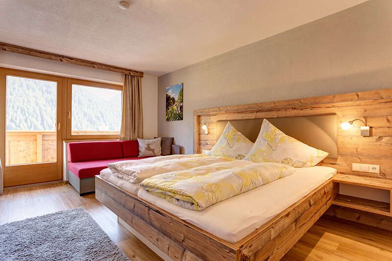 Doppel- bzw Dreibettzimmer in Pension Roman am Arlberg