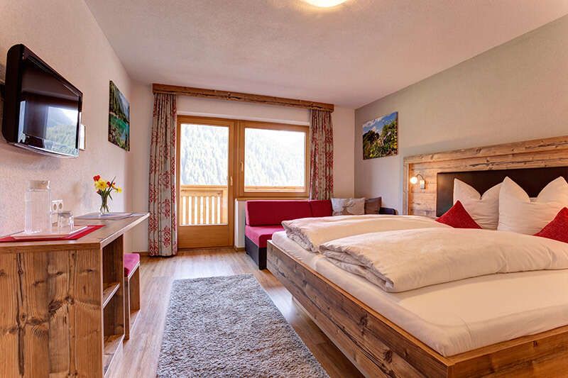 Double or triple room in Pension Roman in Pettneu am Arlberg