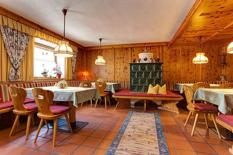 Frühstücksraum von der Pension Roman am Arlberg